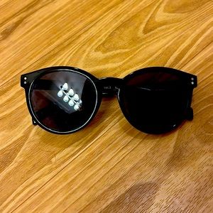 Black Round Sunglasses